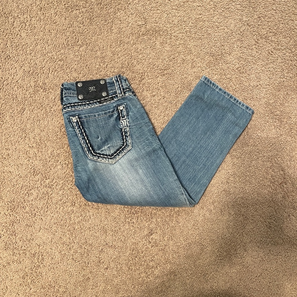 Miss me cuffed capri
Size 25
Similar to true religion, rock revival